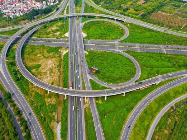 Vietnam North-South Expressway Complete