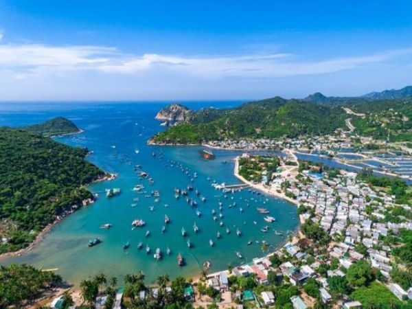 Vinh Hy Bay Vietnam
