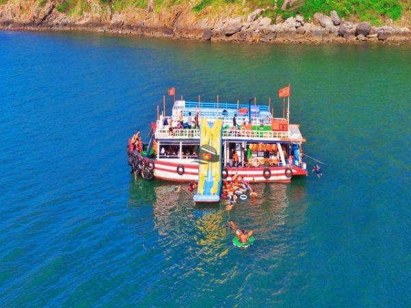 Nha Trang Floating Bar Boat Party Trip